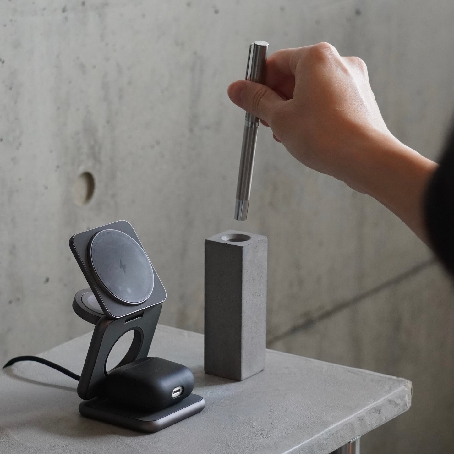 NEW ARRIVAL / Concrete PenStand The Single