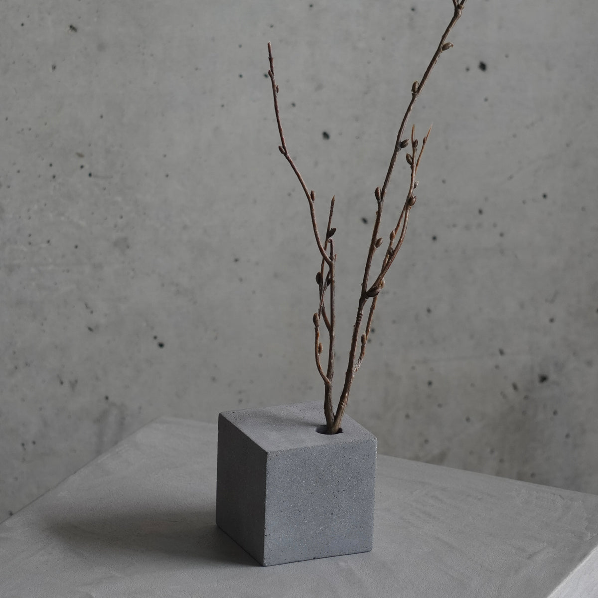 Concrete Flower Vase Square – #MONOLITH