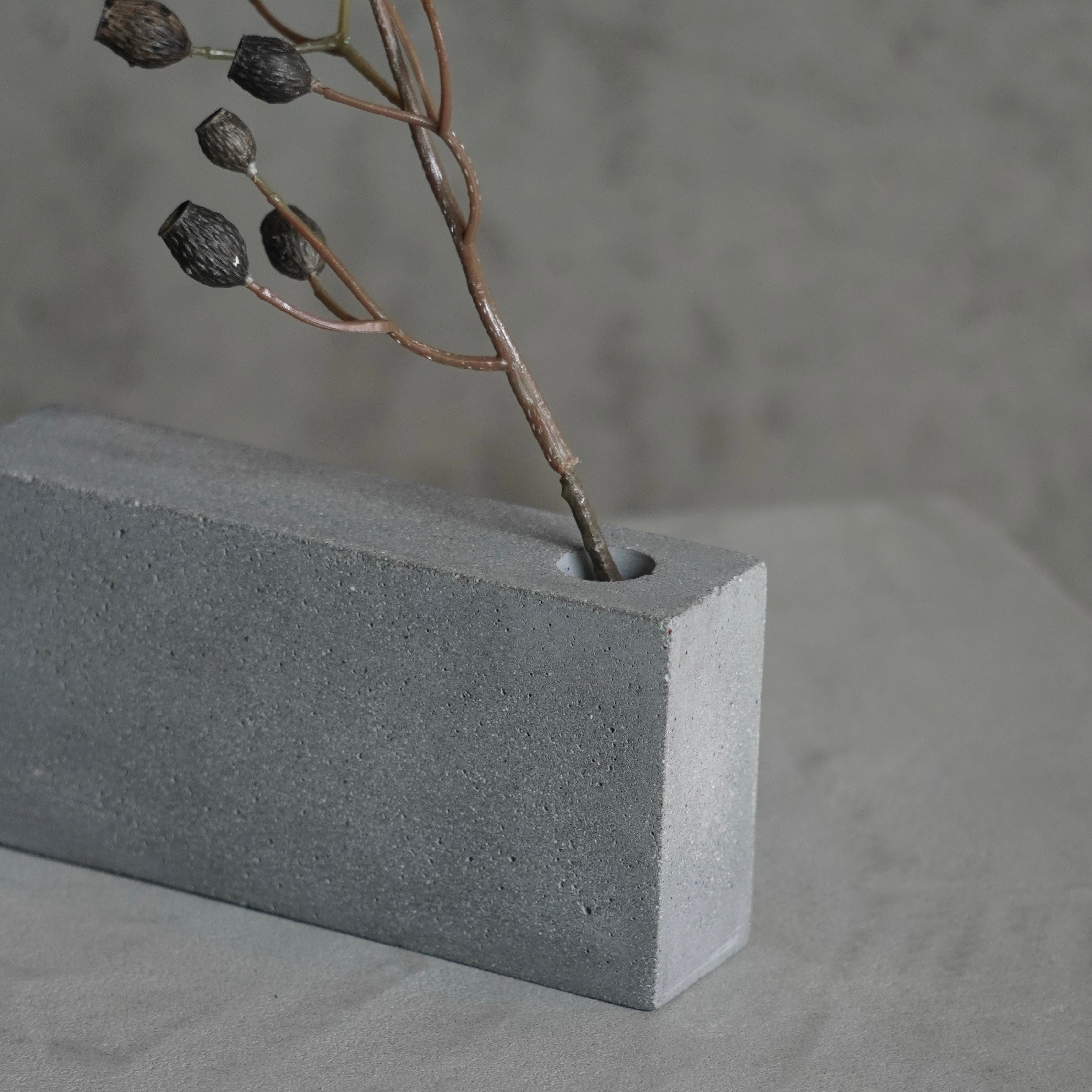 Concrete Flower Vase Thick – #MONOLITH