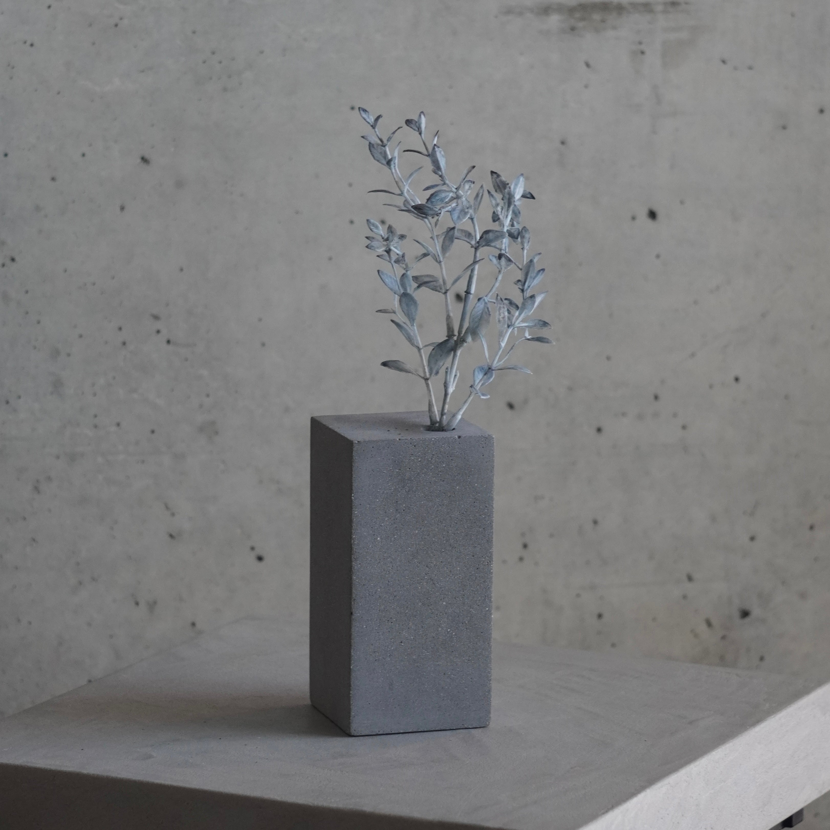 New / Concrete Flower Vase Vertical – #MONOLITH