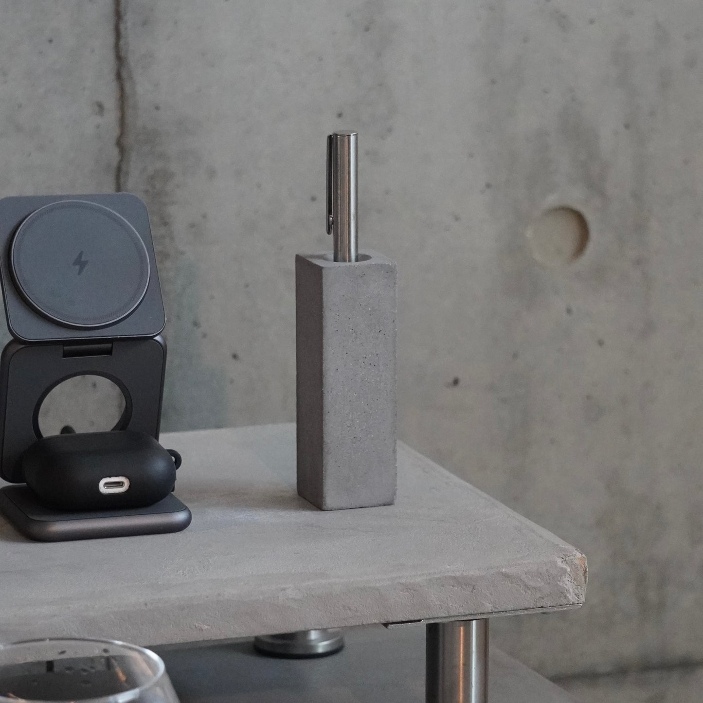 NEW ARRIVAL / Concrete PenStand The Single