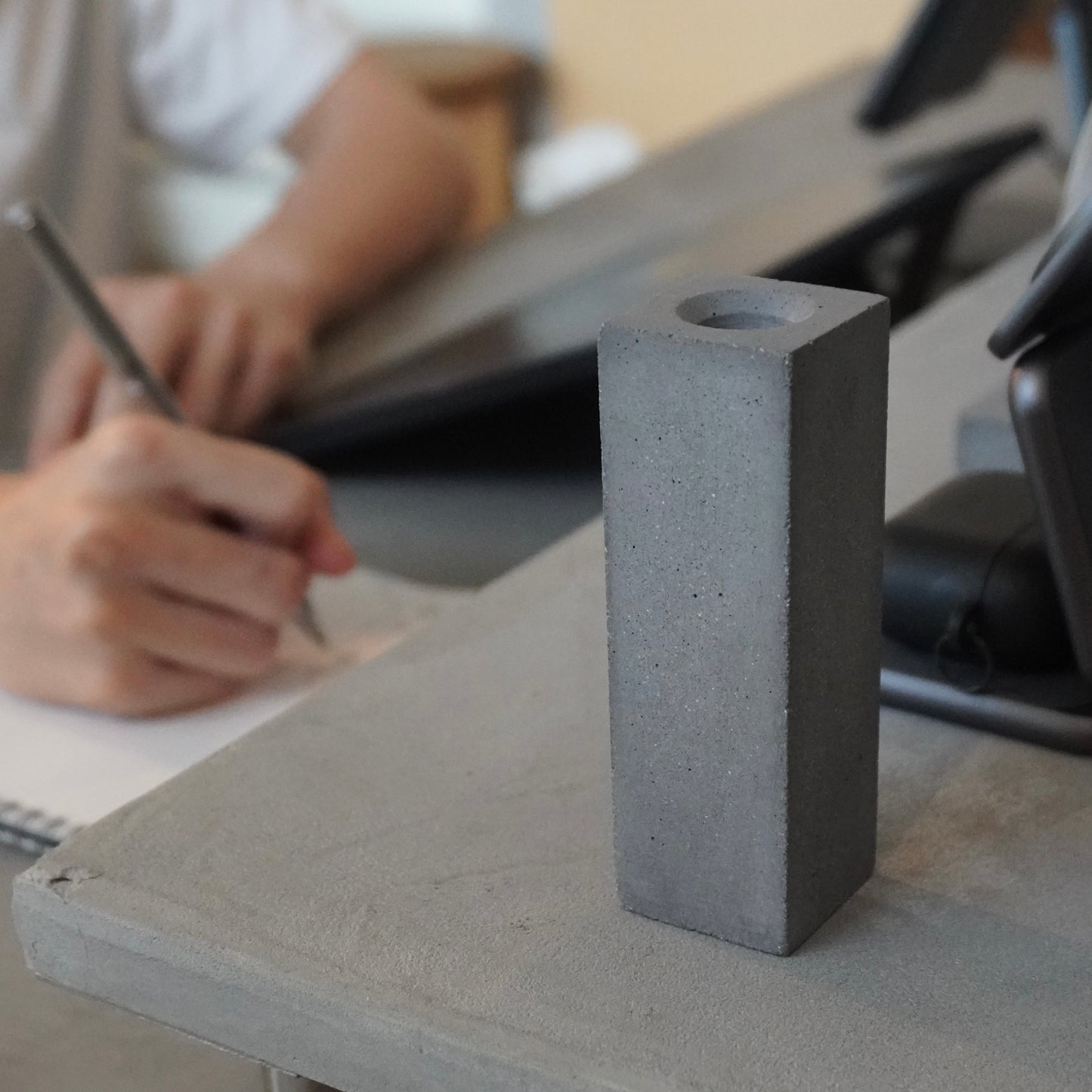 NEW ARRIVAL / Concrete PenStand The Single
